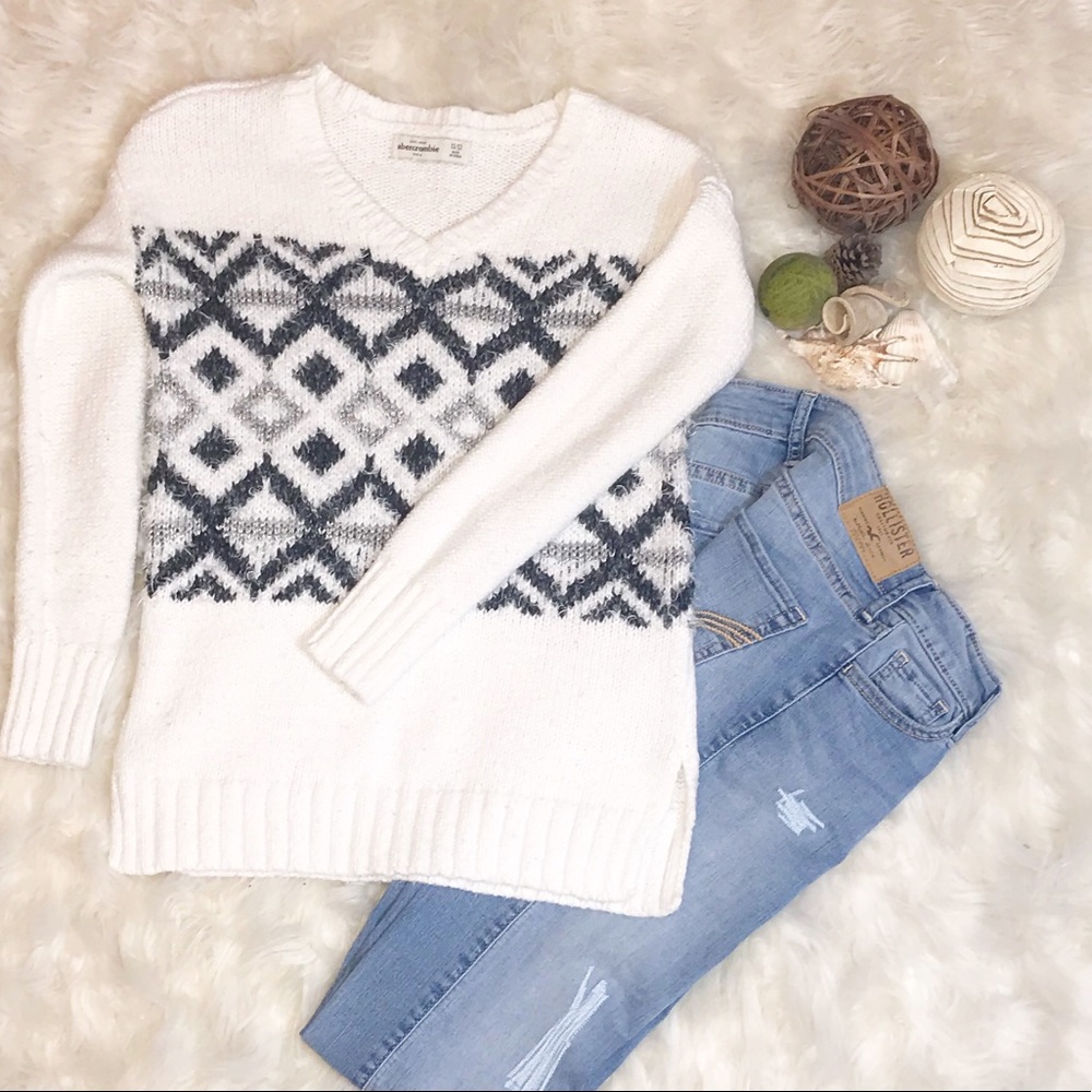 Abercrombie and Fitch V-neck sweater 11/12